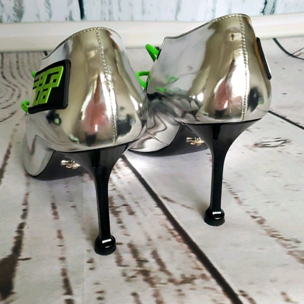 Prada - Picture 3 of 14